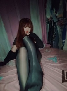  二次元美女古川kagura - 亮丝黑旗袍