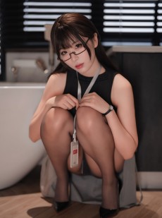 轩萧学姐 - 眼镜娘OL