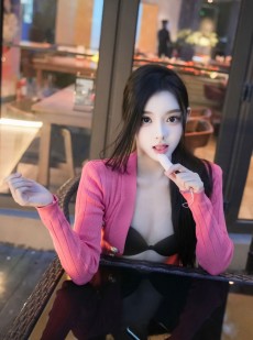 龙雪儿 - 灰色瑜伽服